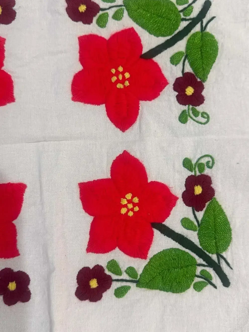 Vintage Handmade Mexican Embroidered Servilleta Floral Lace Trim 17x17